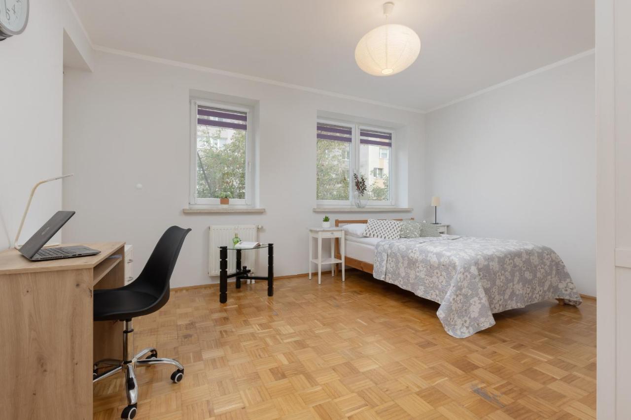 Studio Bielany With Home Office Near Metro Station By Noclegi Renters Варшава Екстериор снимка