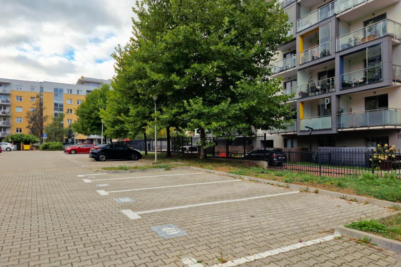 Studio Bielany With Home Office Near Metro Station By Noclegi Renters Варшава Екстериор снимка